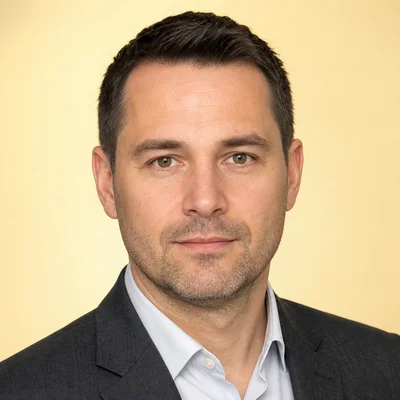 Paweł Ostrowski: analityk ryzyka drogowego przy programie nyxidoraplm, zdjęcie wizerunkowe neutralne, 400×400 px